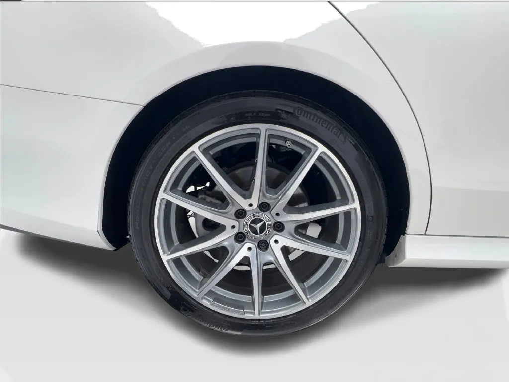 Mercedes-Benz E-Class photo 15