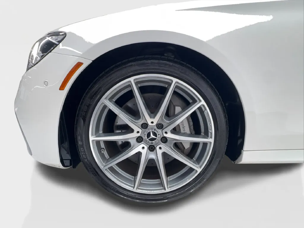 Mercedes-Benz E-Class photo 12