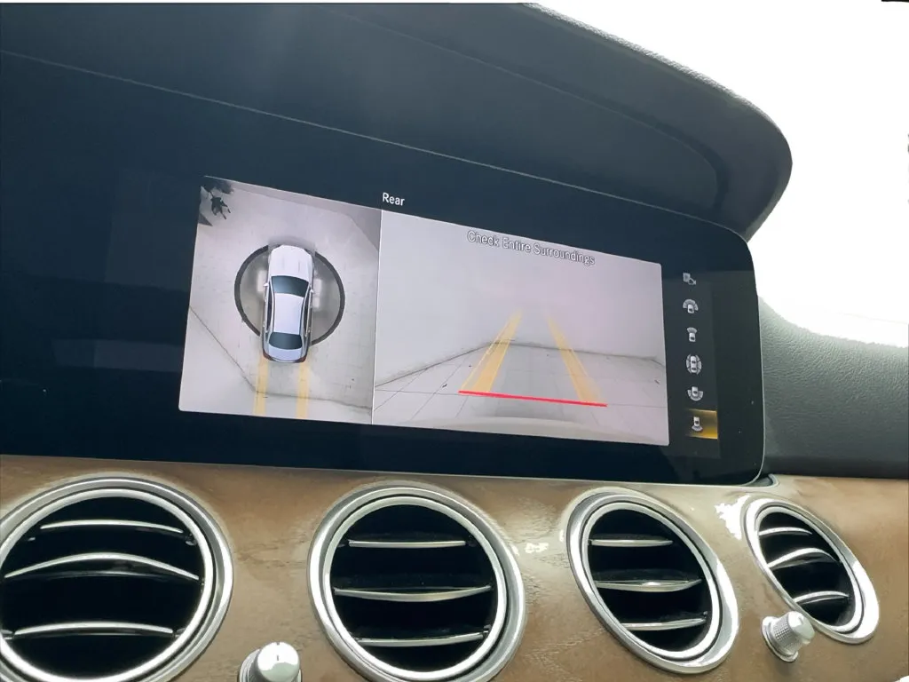 Mercedes-Benz E-Class photo 49