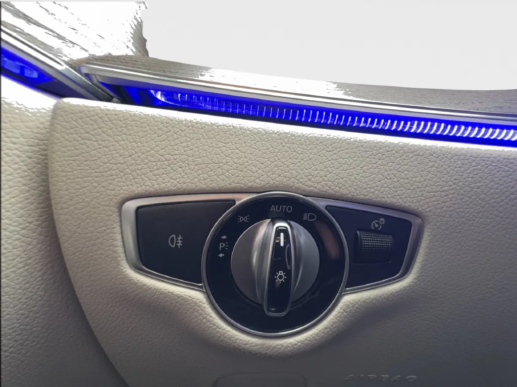 Mercedes-Benz E-Class photo 41
