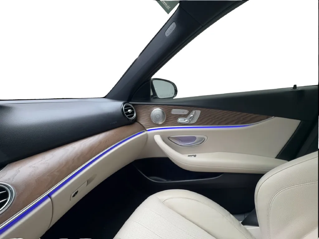 Mercedes-Benz E-Class photo 40