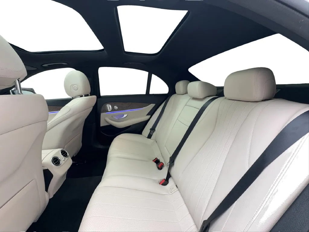 Mercedes-Benz E-Class photo 25