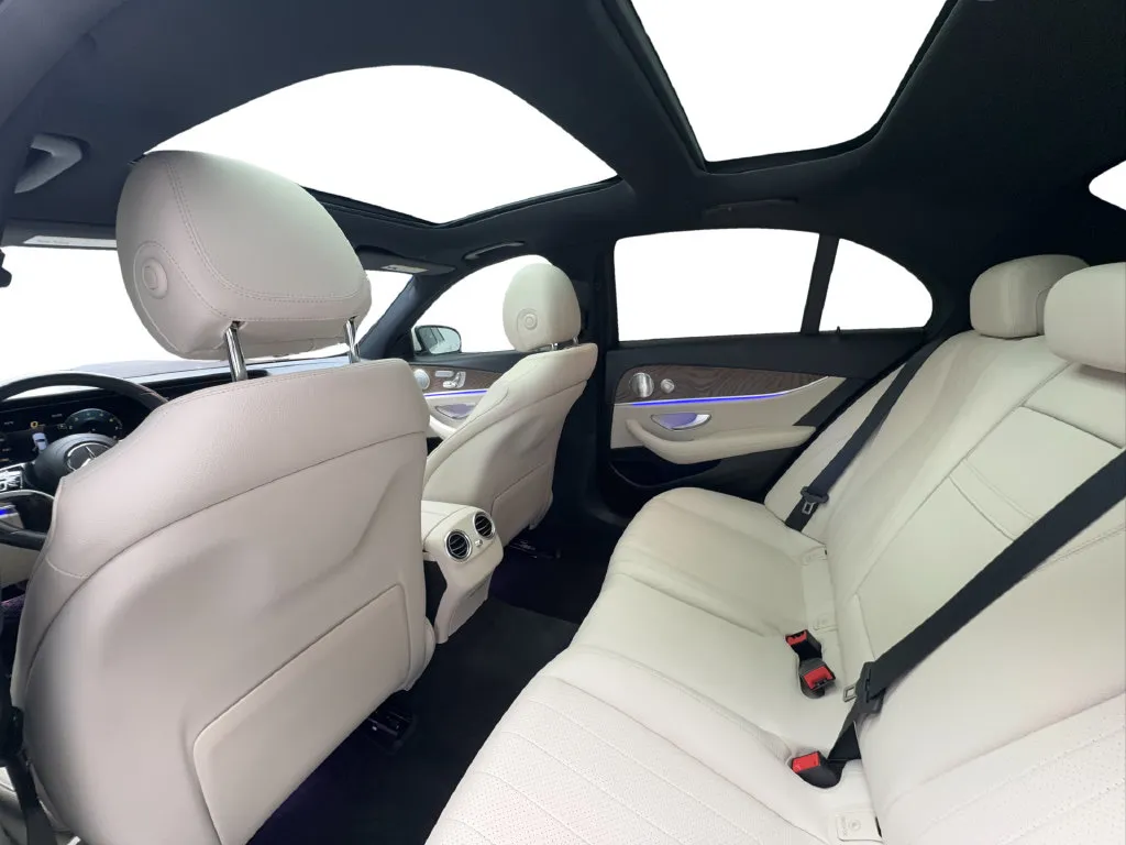 Mercedes-Benz E-Class photo 26
