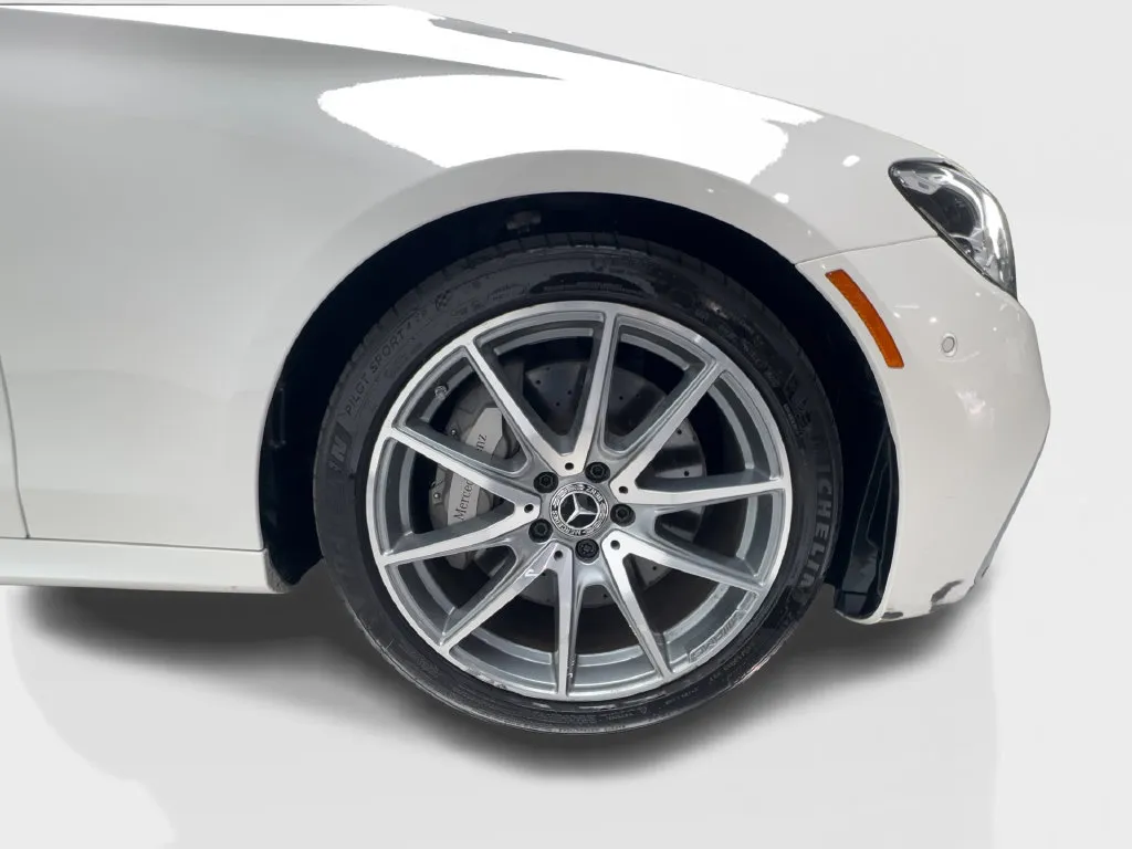 Mercedes-Benz E-Class photo 16