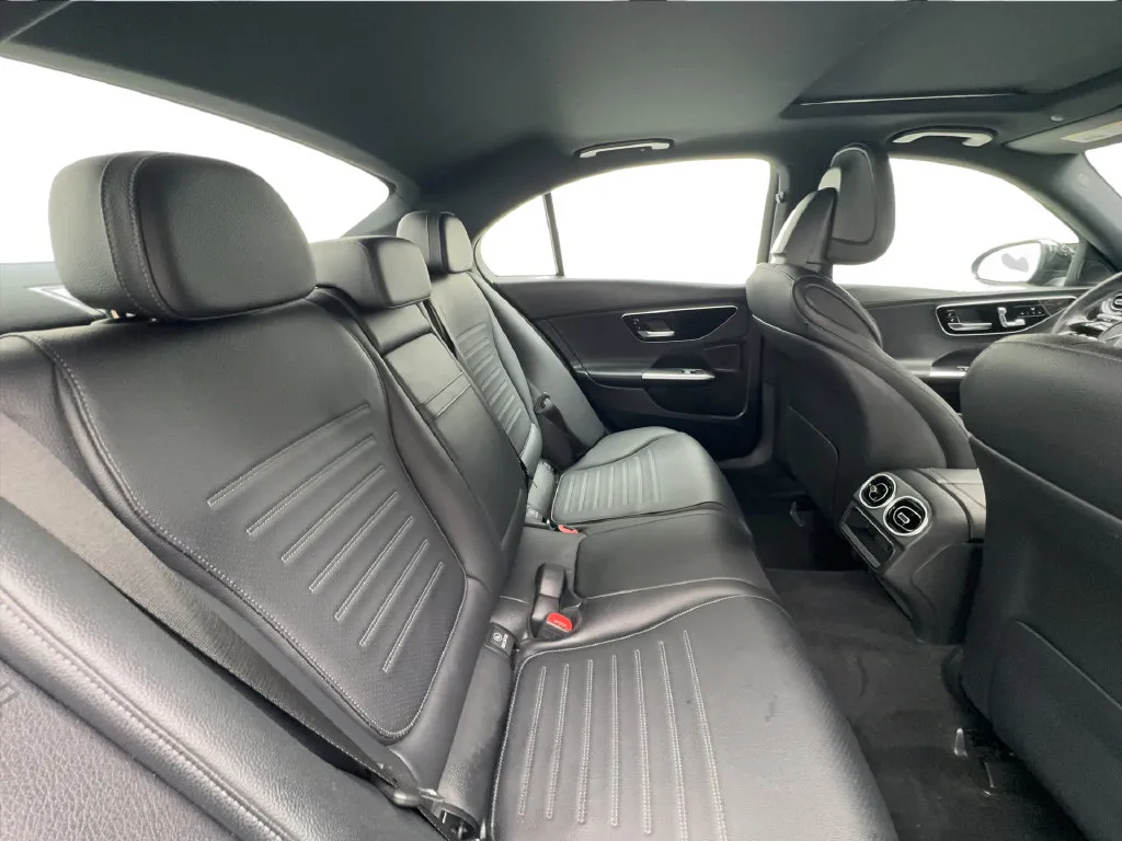 Mercedes-Benz C-Class photo 29