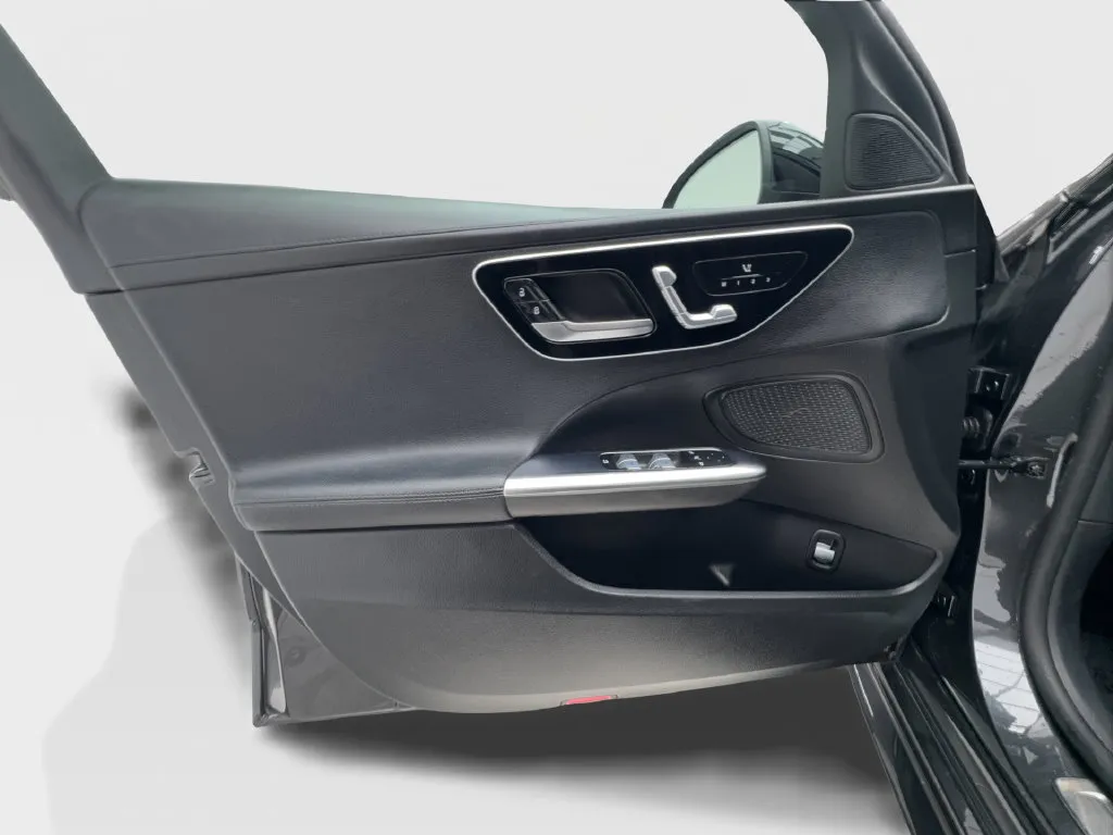 Mercedes-Benz C-Class photo 25
