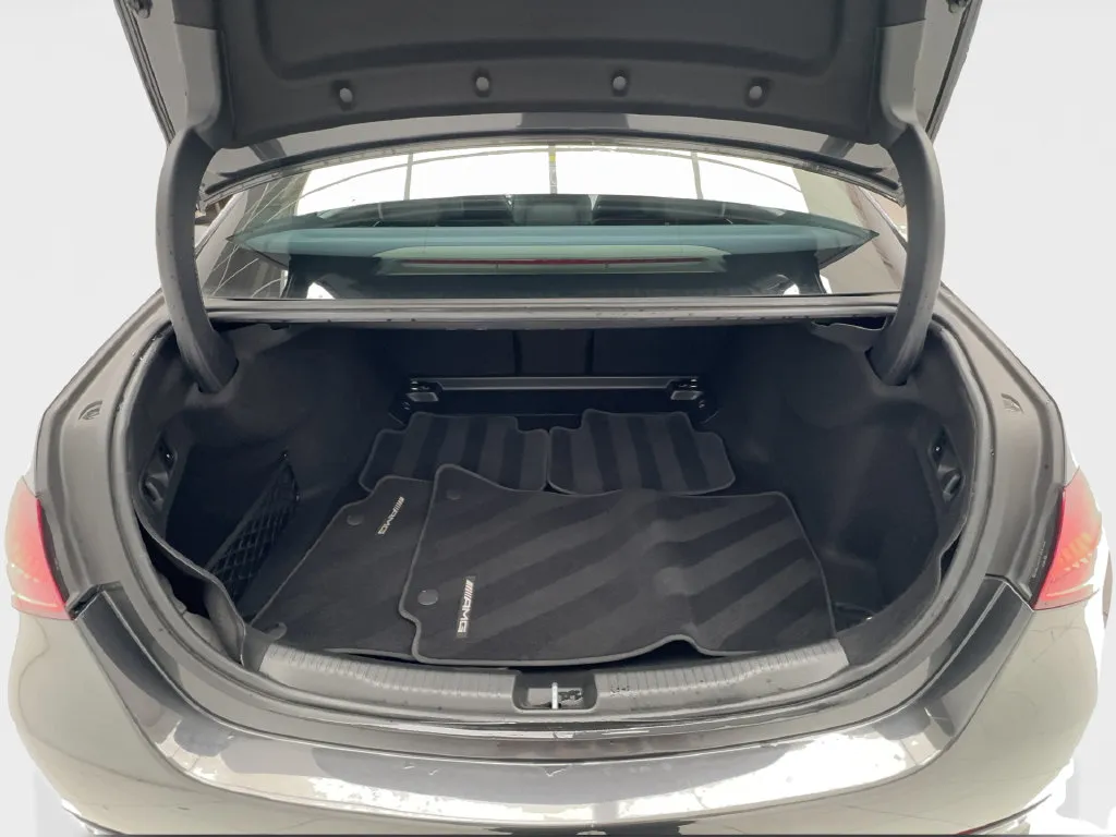 Mercedes-Benz C-Class photo 19