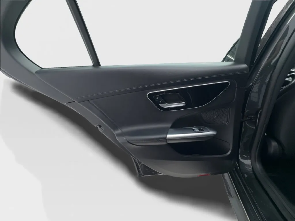 Mercedes-Benz C-Class photo 28
