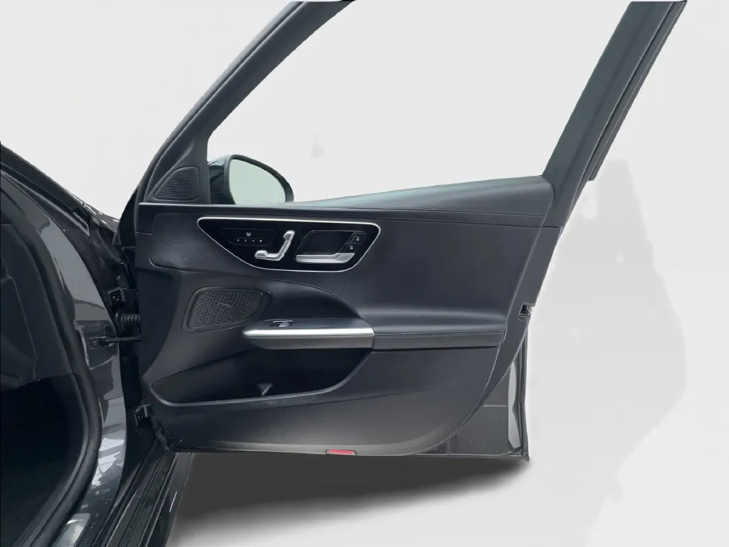 Mercedes-Benz C-Class photo 35