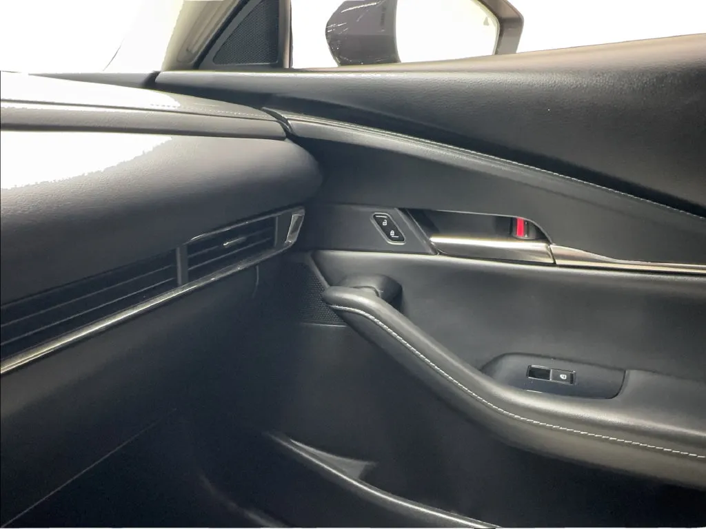 Mazda CX-30 photo 48