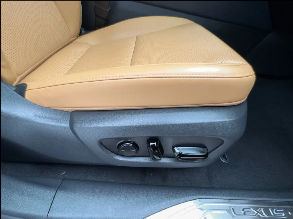 Lexus RX photo 35