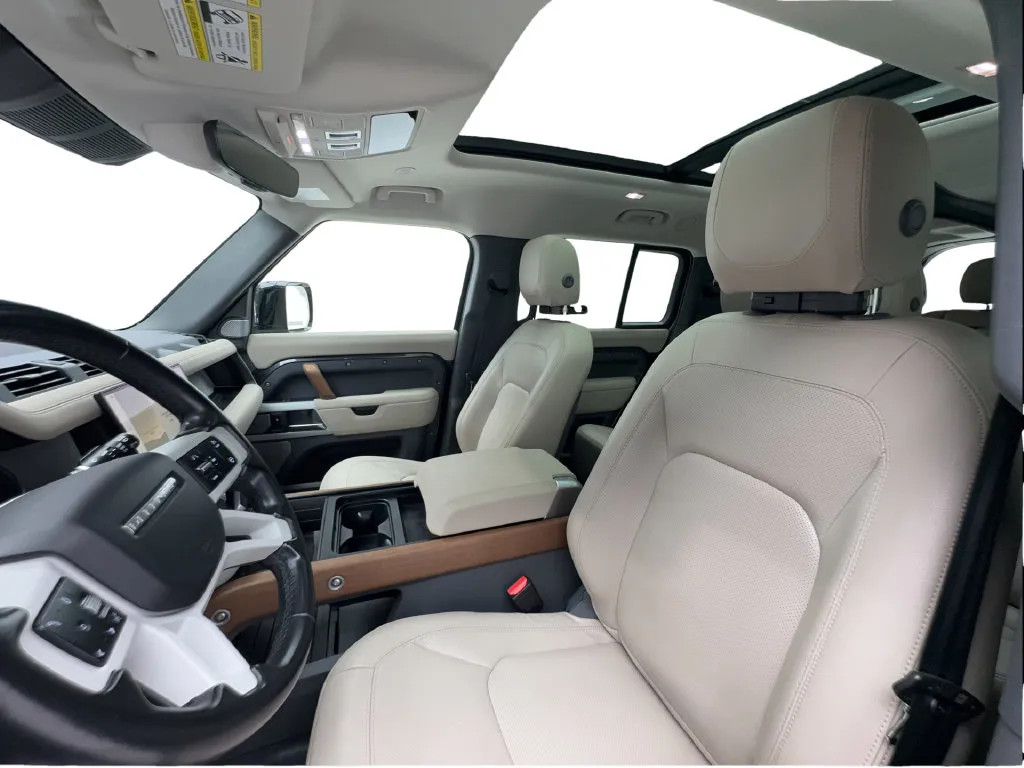 Land Rover Defender photo 21