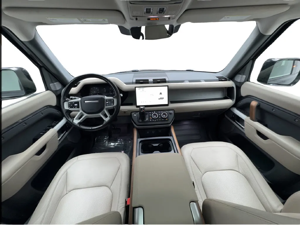 Land Rover Defender photo 44