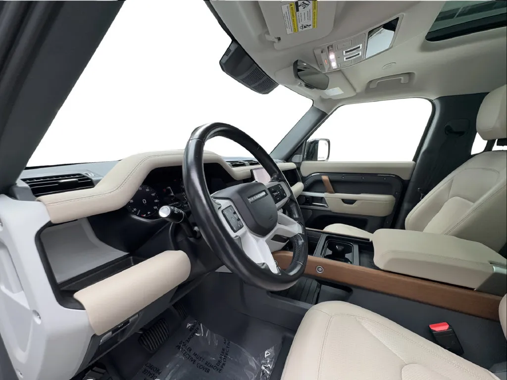 Land Rover Defender photo 23