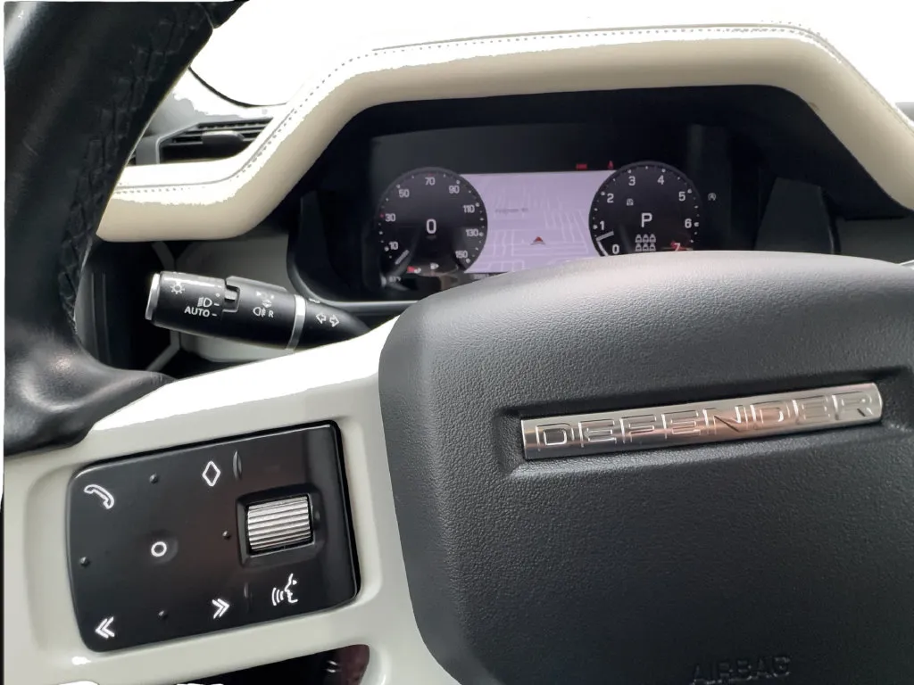 Land Rover Defender photo 49