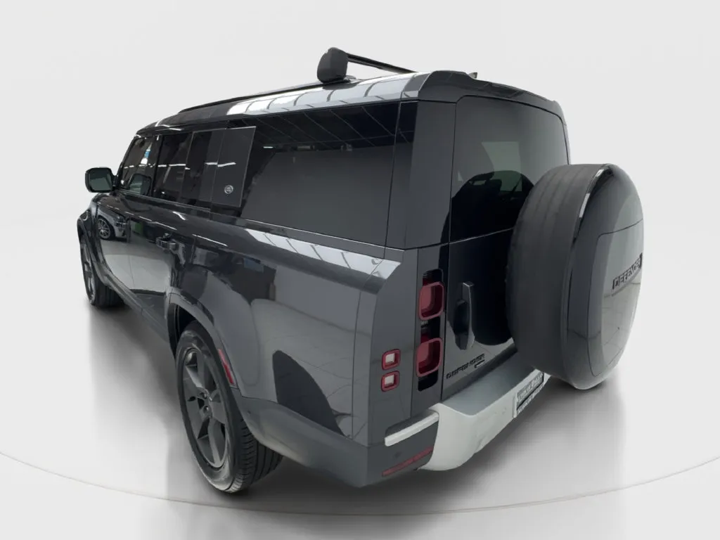 Land Rover Defender photo 11
