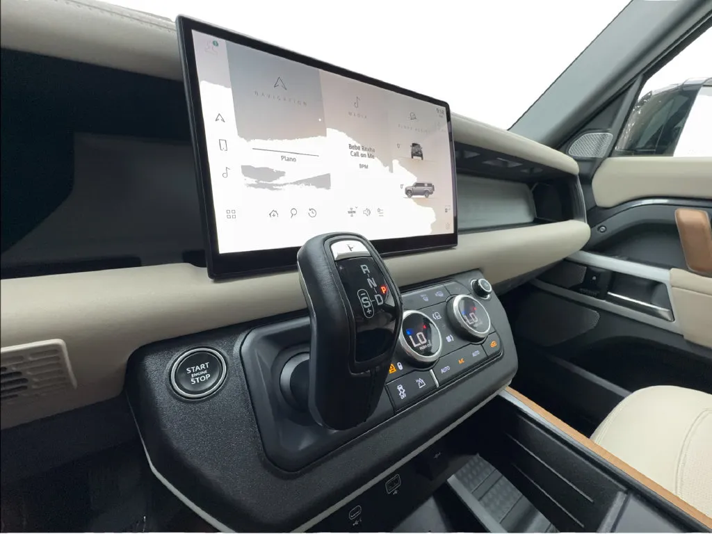 Land Rover Defender photo 56
