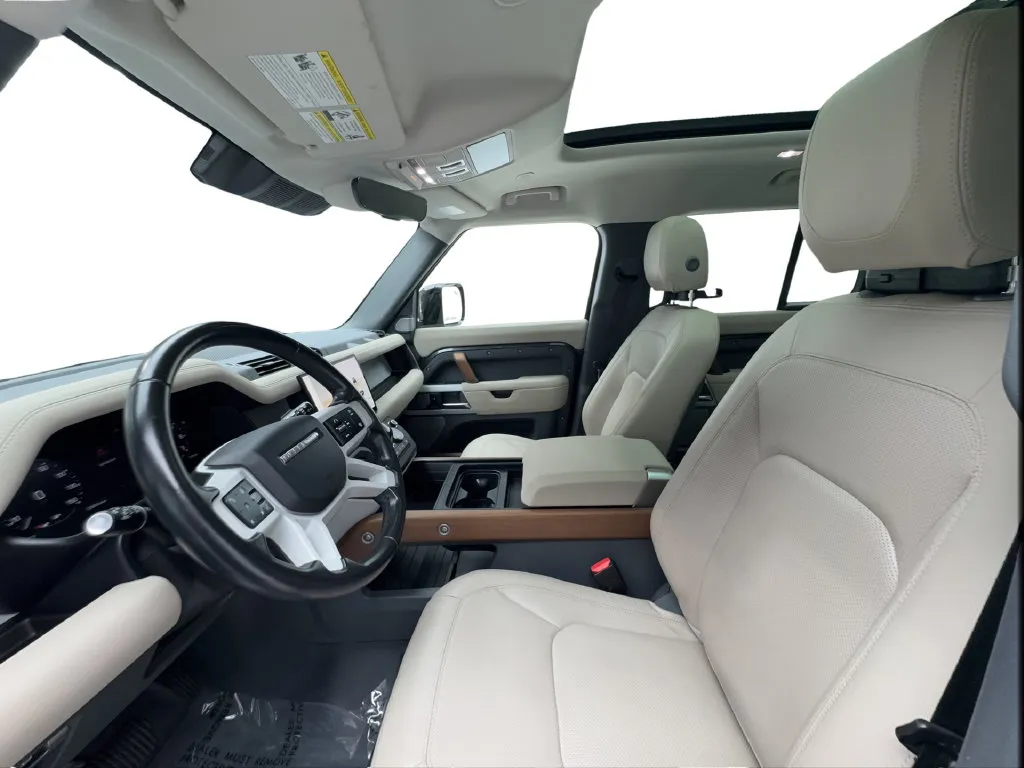 Land Rover Defender photo 22