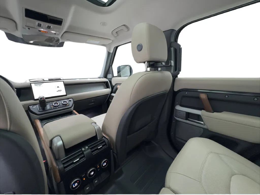 Land Rover Defender photo 46