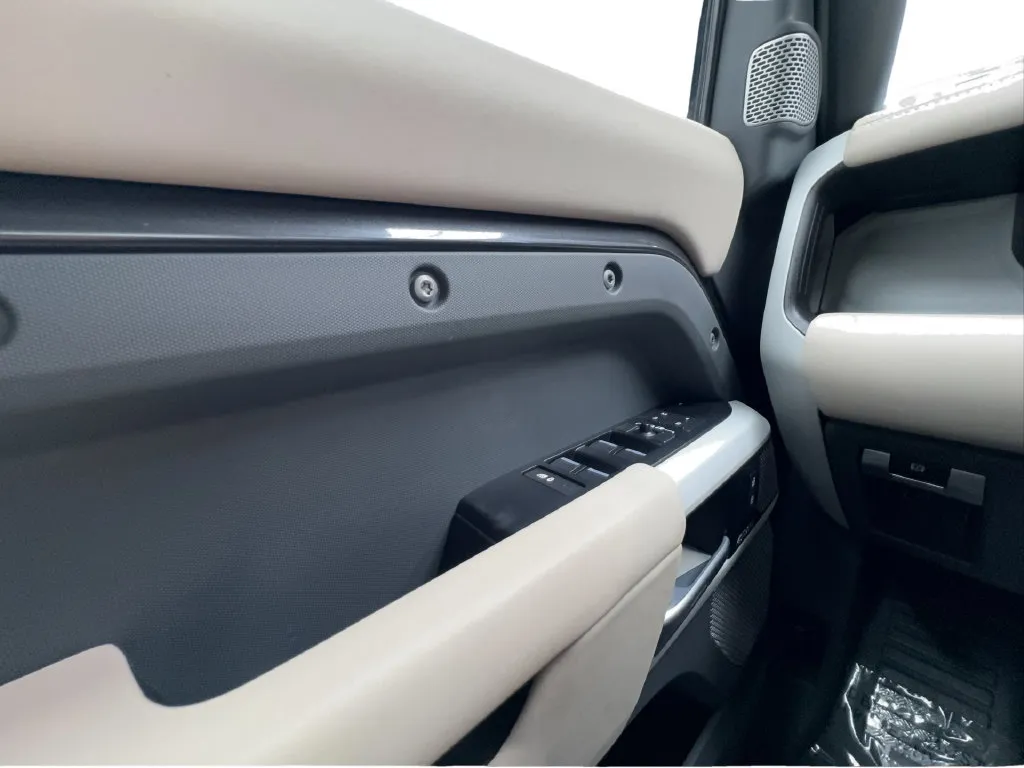 Land Rover Defender photo 53