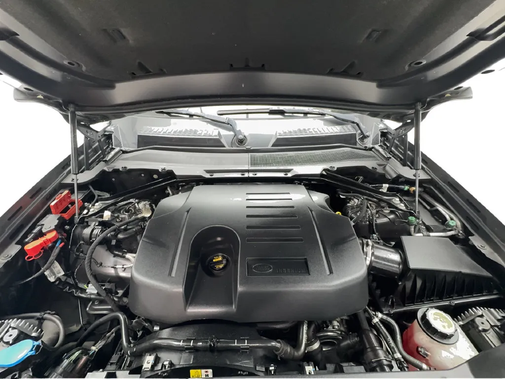 Land Rover Defender photo 20
