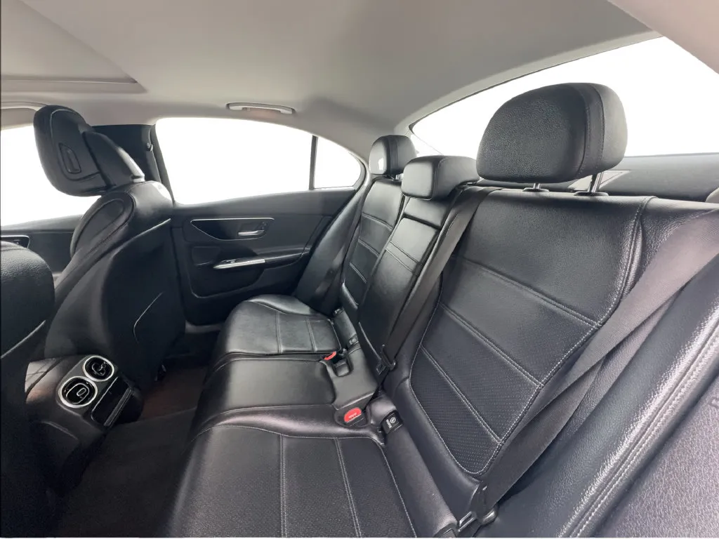 Mercedes-Benz C-Class photo 26