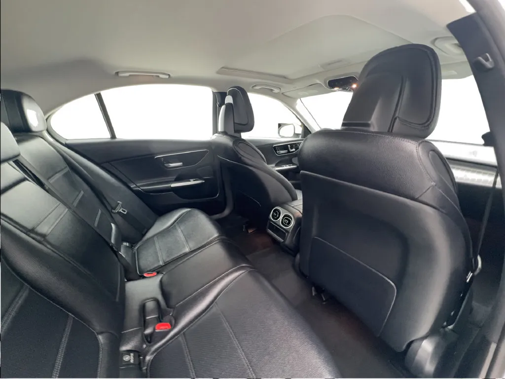 Mercedes-Benz C-Class photo 30