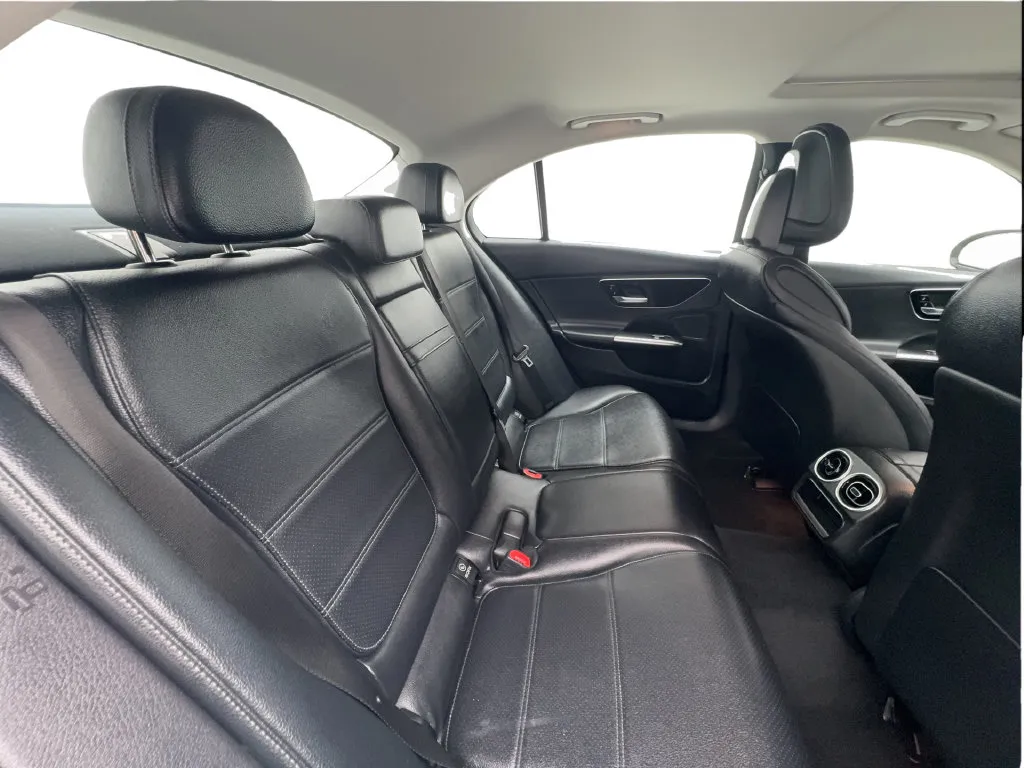 Mercedes-Benz C-Class photo 29