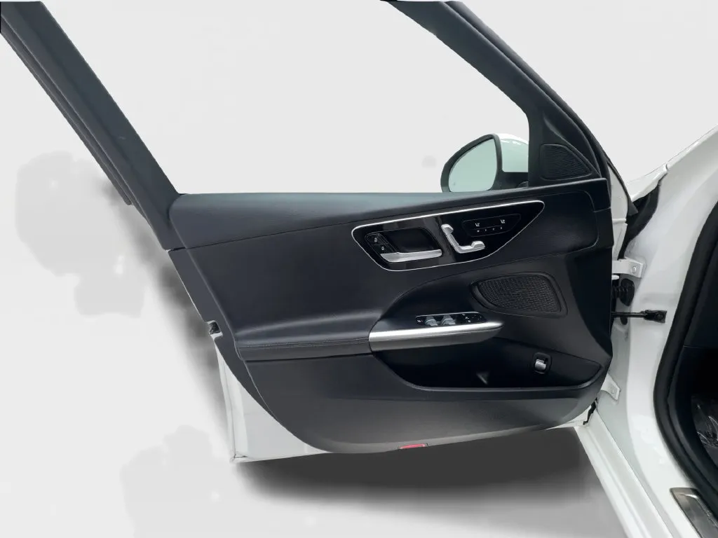 Mercedes-Benz C-Class photo 25