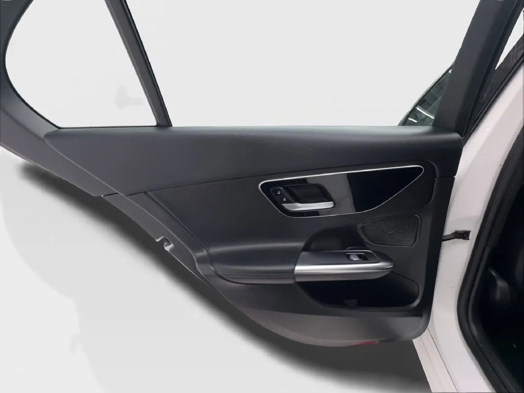 Mercedes-Benz C-Class photo 28