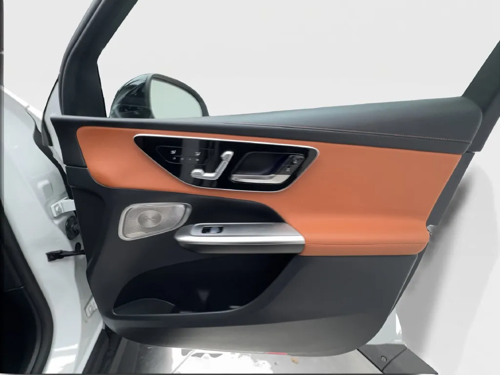 Mercedes-Benz GLC photo 35