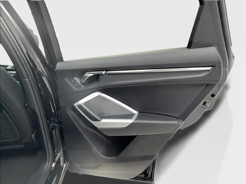 Audi Q3 photo 32