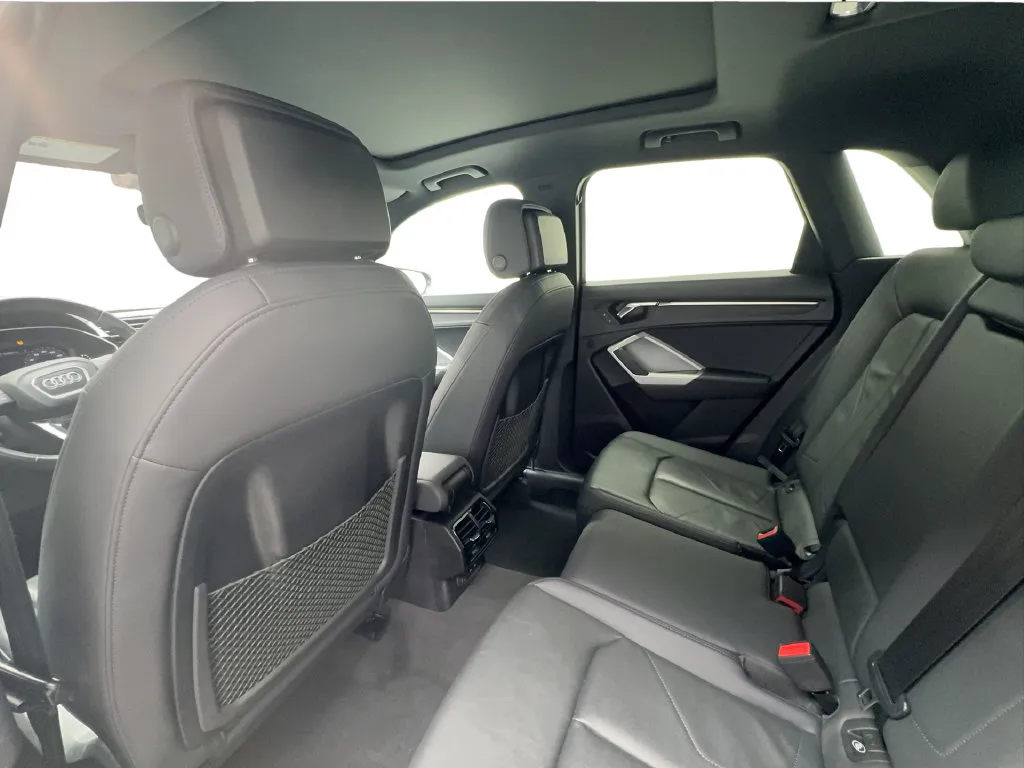 Audi Q3 photo 27