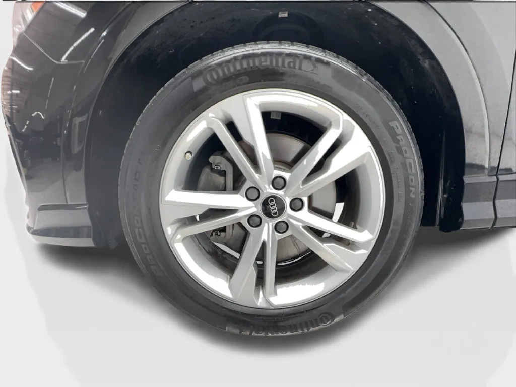 Audi Q3 photo 12