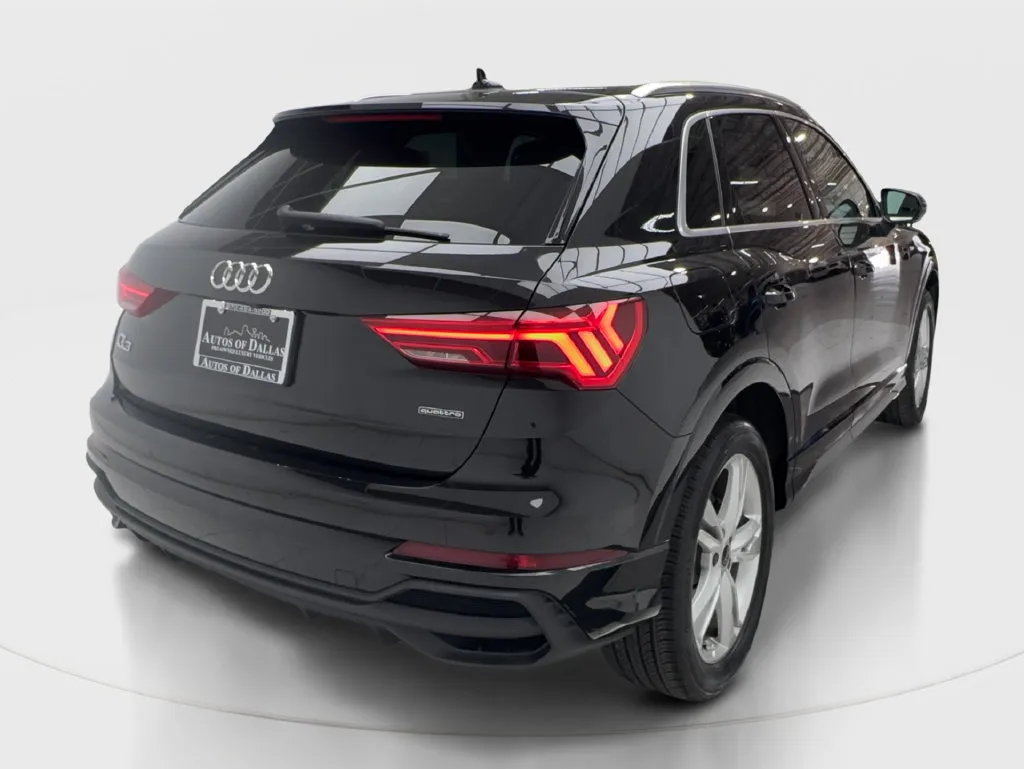Audi Q3 photo 8