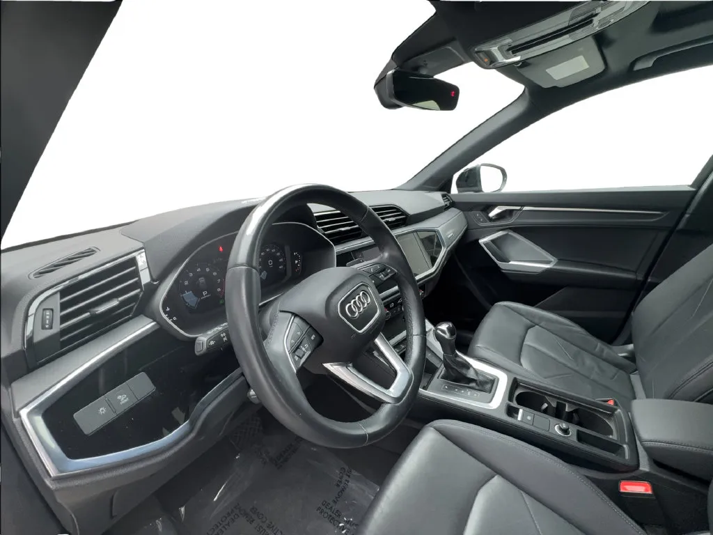 Audi Q3 photo 22