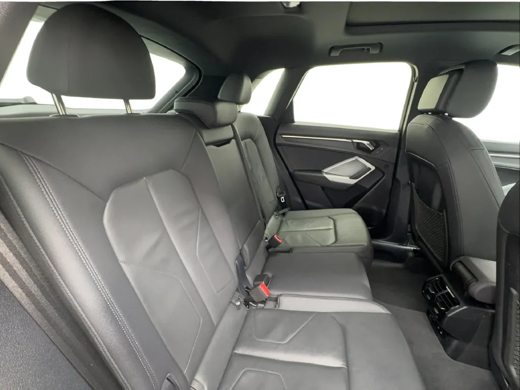 Audi Q3 photo 29