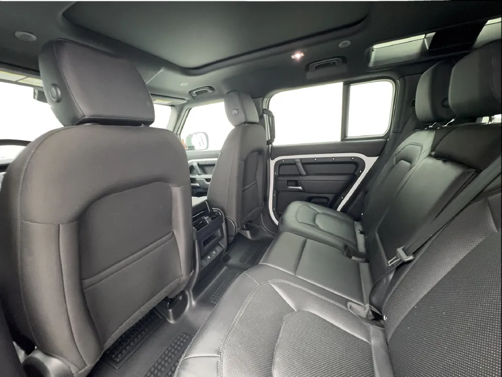 Land Rover Defender photo 27