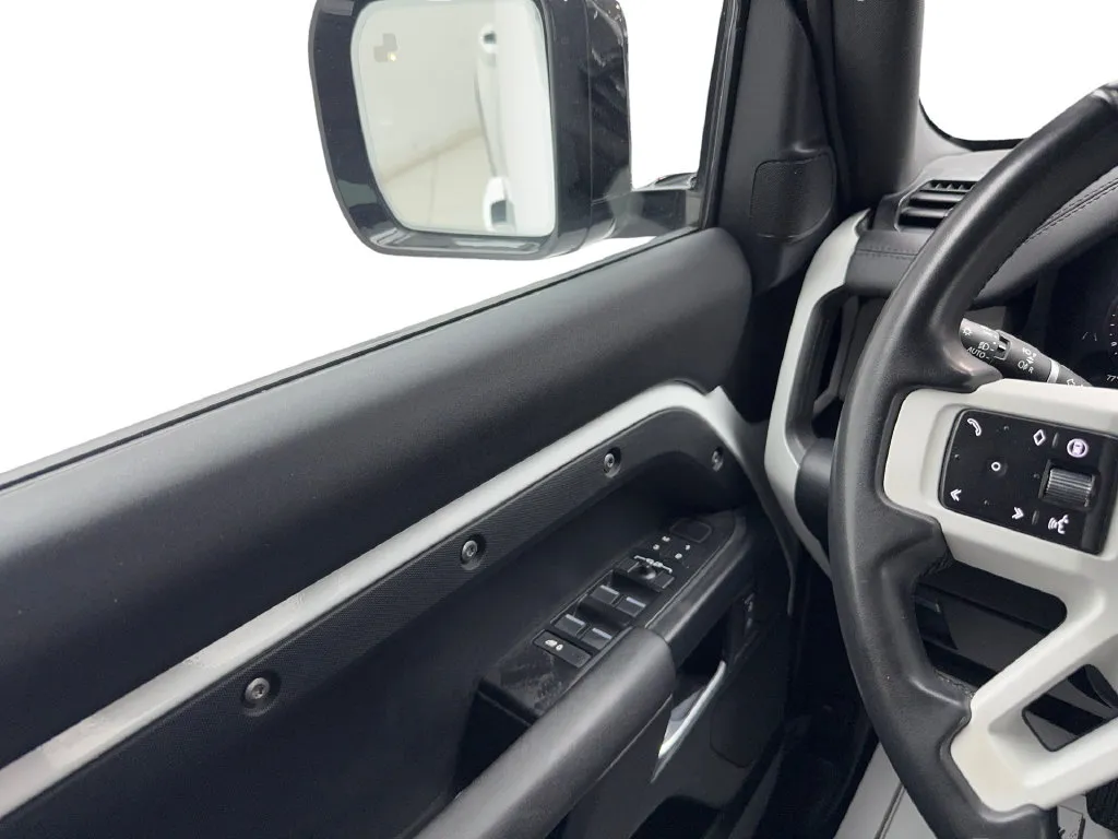 Land Rover Defender photo 43