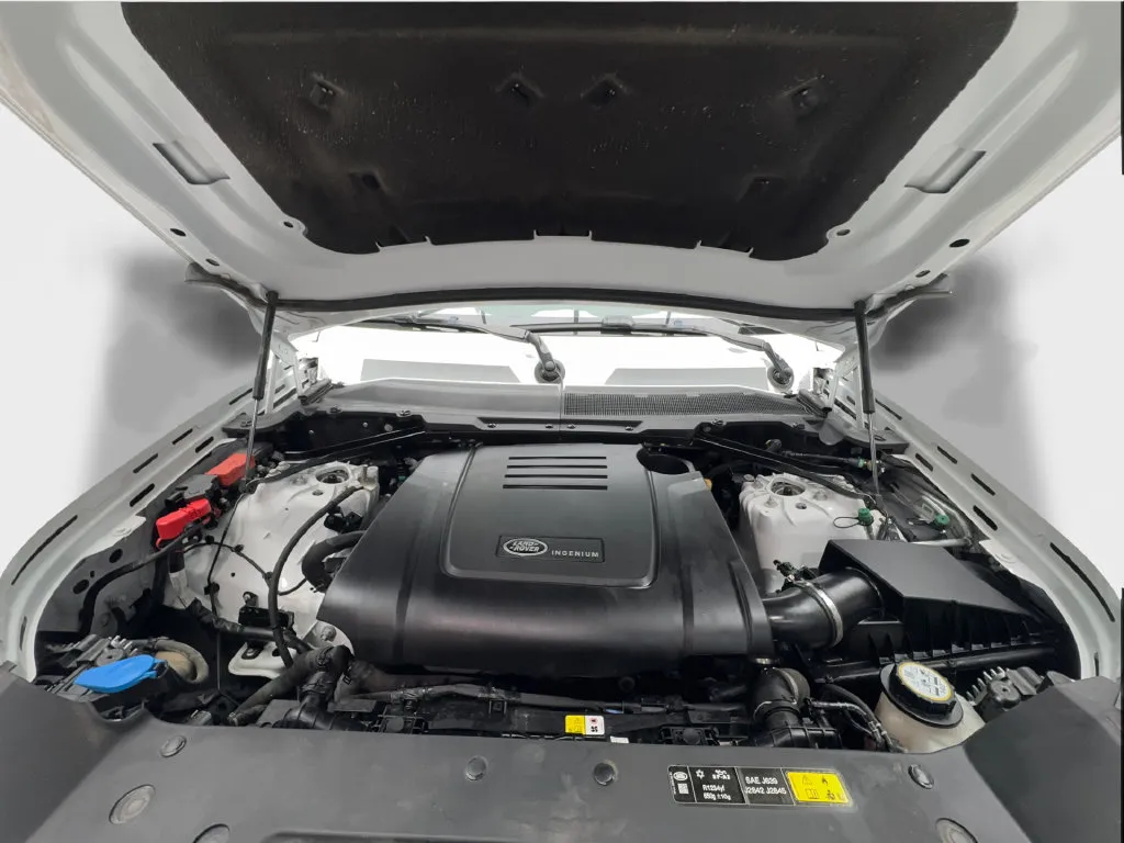 Land Rover Defender photo 19