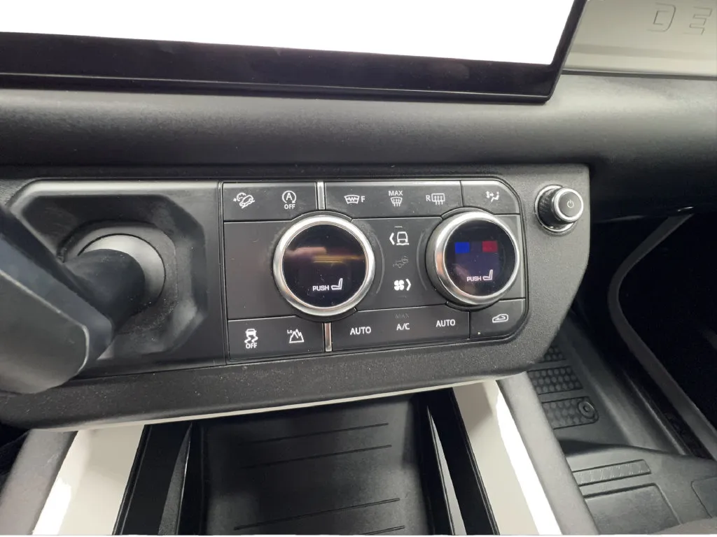 Land Rover Defender photo 48