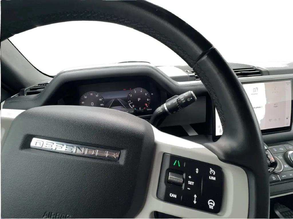 Land Rover Defender photo 46
