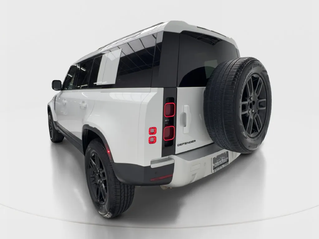 Land Rover Defender photo 6
