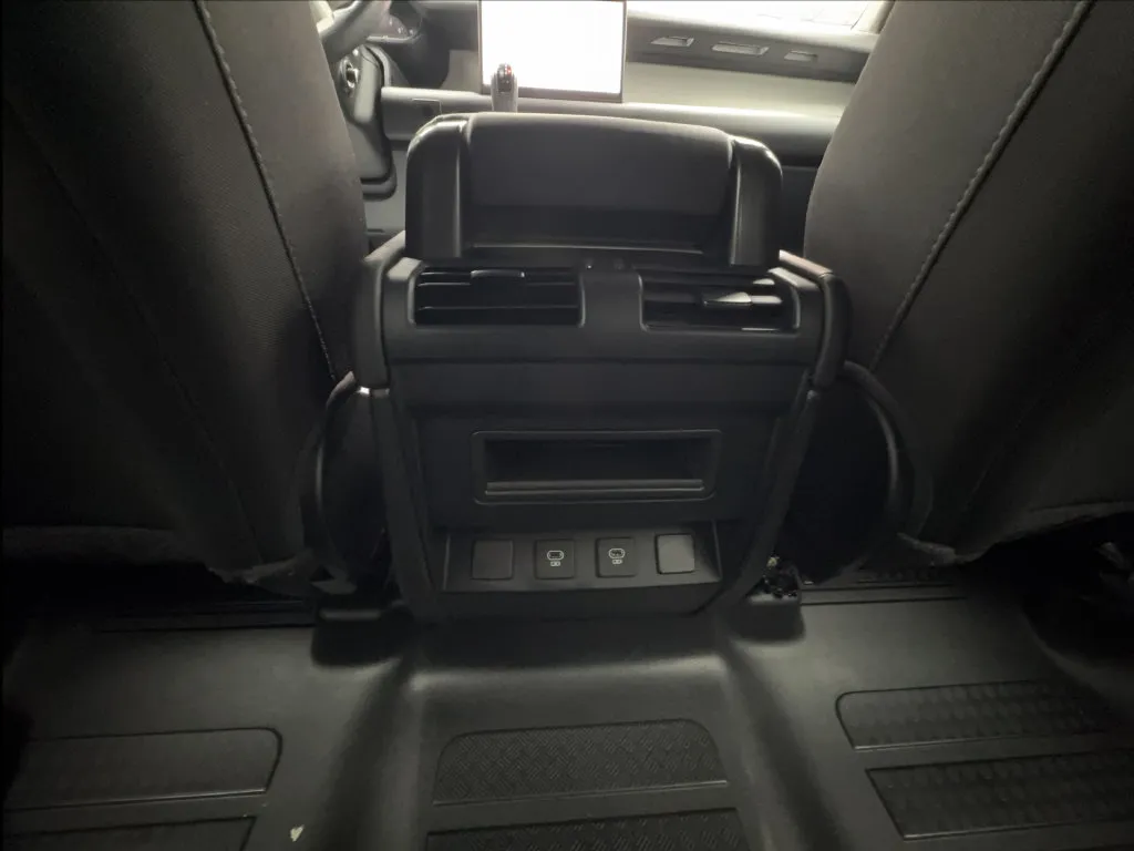Land Rover Defender photo 41
