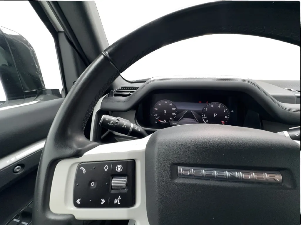 Land Rover Defender photo 45