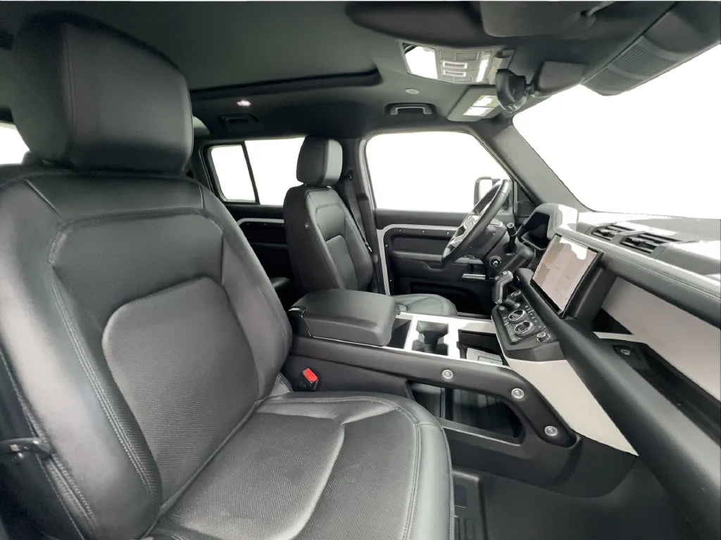 Land Rover Defender photo 33