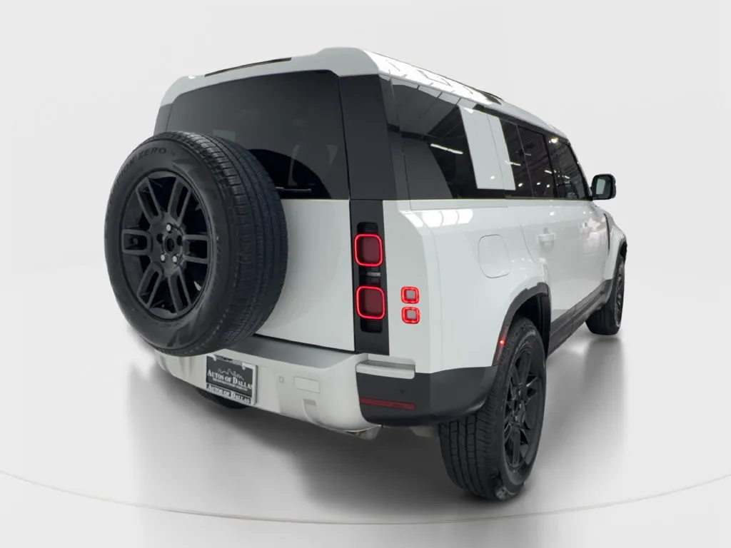 Land Rover Defender photo 8