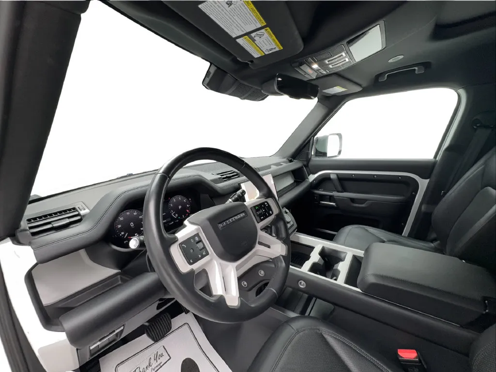 Land Rover Defender photo 22