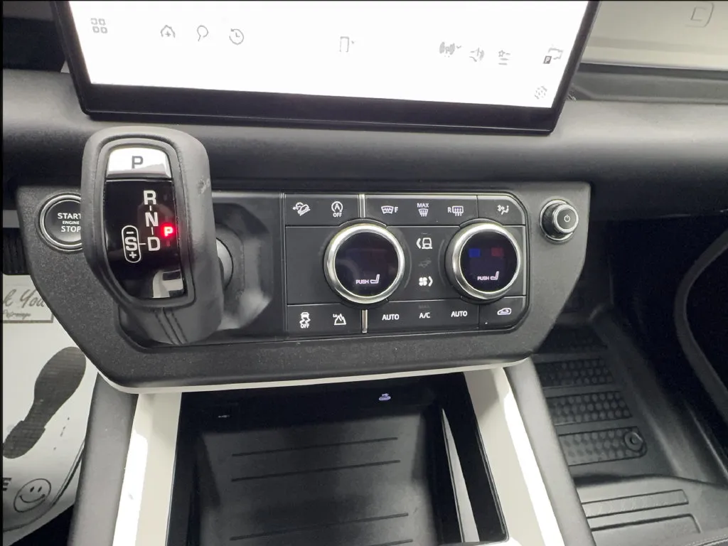 Land Rover Defender photo 49
