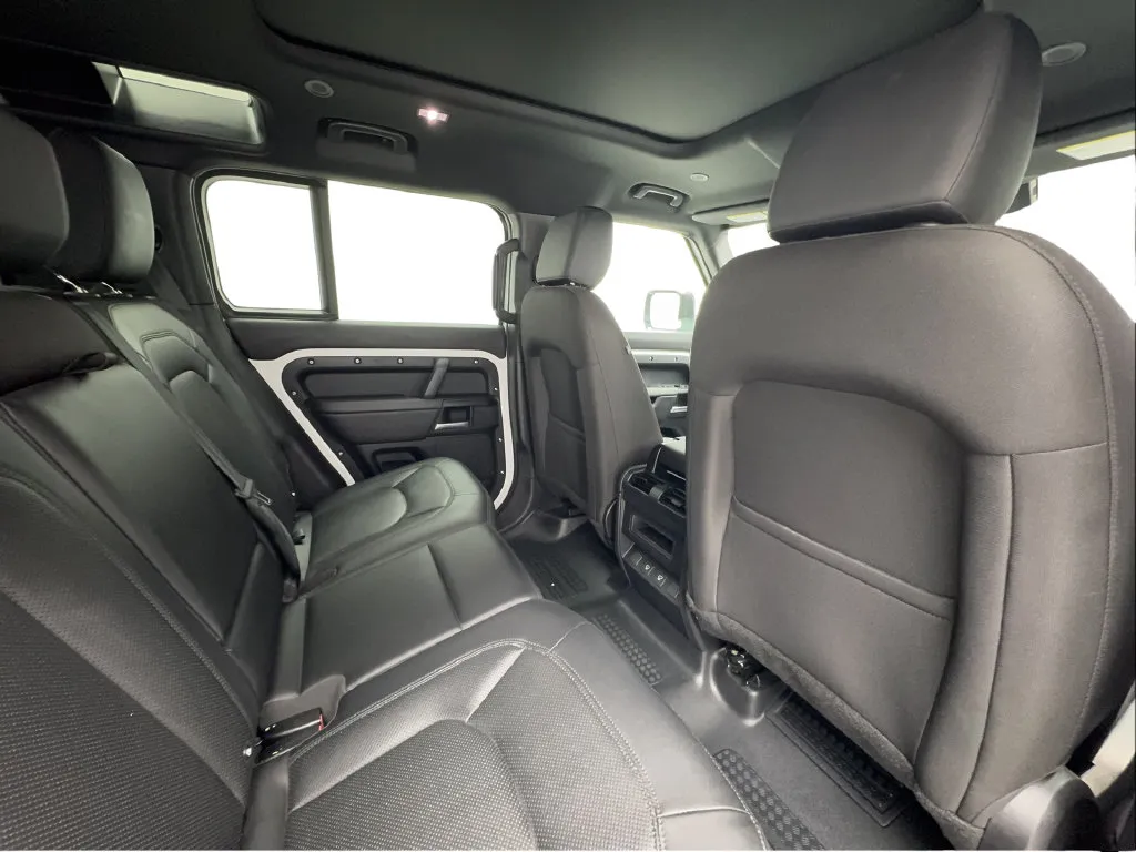 Land Rover Defender photo 30